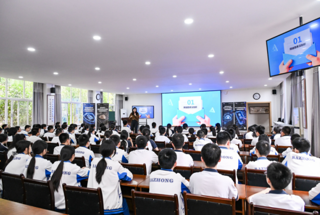 宣传周期间 成都青少年学辟谣防网害pg电子模拟器免费版国家网络安全(图3)