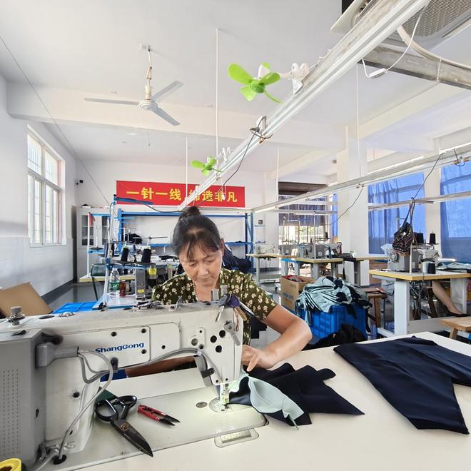 江西生产基地顺利投产pg试玩浙江金裁服饰(图4)