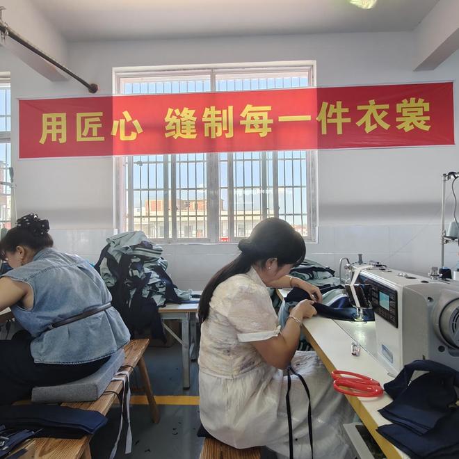 江西生产基地顺利投产pg试玩浙江金裁服饰(图2)